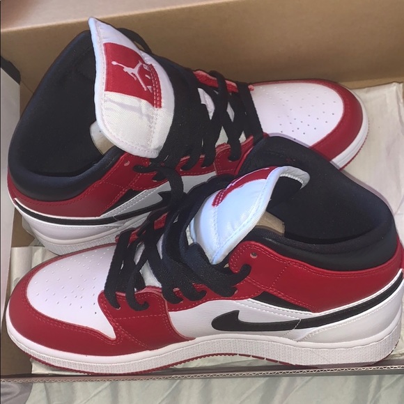 COPY - Jordan 1 “Chicago” Mids - Picture 2 of 2
